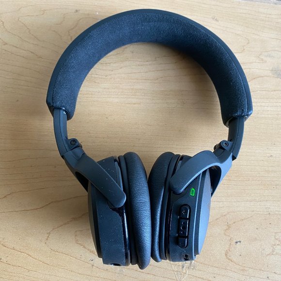 Bose SoundLink On-Ear Bluetooth Headphones - Triple Black - Picture 4 of 9